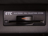 コンソール内一体型のビルトインETC装備!見た目の部分も良いですが、ETCカードの盗難防止になる設置箇所です!料金所の渋滞回避!時間帯・日によって料金の軽減を受けられます!ストレス知らずのドライブ!