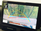 【バックカメラ】駐車時に後方がリアルタイム映像で確認できます。大型商業施設や立体駐車場での駐車時や、夜間のバック時に大活躍!運転スキルに関わらず、今や必須となった装備のひとつです!