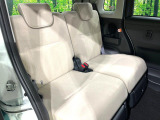 後部座席も気になるようなキズ・汚れやへたり等、大きなダメージはなく、良好な状態です。