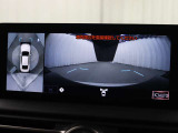 上から車両を見下ろしたような映像をナビゲーション画面に表示する「パノラミックビューモニター」を搭載しています。