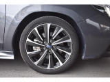 純正18インチアルミホイル/タイヤサイズは225/45R18です