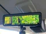 【デジタルインナーミラー】後席の大きな荷物や同乗者で後方が確認しづらい時でも安心!カメラが撮影した車両後方の映像をルームミラー内に表示。クリアな視界で状況の確認が可能です!