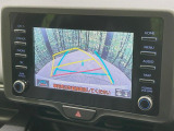 【バックカメラ】駐車時に後方がリアルタイム映像で確認できます。大型商業施設や立体駐車場での駐車時や、夜間のバック時に大活躍!運転スキルに関わらず、今や必須となった装備のひとつです!
