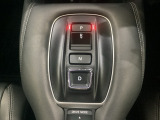 「e:HEV」は、モーター走行を中心にしながら電気エネルギーやエンジン動力を最も効率よく使い分けることができる賢いハイブリッドシステムです。シフトはエレクトリックギアセレクターになっています。