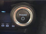 エンジンスタートボタンです。キーが車内にあれば、エンジンの始動・停止はブレーキを踏んでスイッチを押すだけ!キーを取り出す手間を省き、ワンプッシュでエンジンを操作するので簡単でスムーズです。