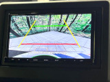 【バックカメラ】駐車時に後方がリアルタイム映像で確認できます。大型商業施設や立体駐車場での駐車時や、夜間のバック時に大活躍!運転スキルに関わらず、今や必須となった装備のひとつです!