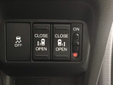【両側パワースライドドア】両側がパワースライドドアになっており、運転席のスイッチやスマートキーでも開閉が可能です!開口部も広いので乗り降りも楽々♪