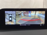 狭い場所での駐車やすれ違いなどでより的確な運転操作に役立つ360&deg;ビューモニターが装備されています。
