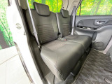後部座席も気になるようなキズ・汚れやへたり等、大きなダメージはなく、良好な状態です。