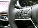 ハンドルにあるステアリングスイッチでオーディオの操作や音量調節が簡単に行えます!