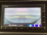バックでの車庫入れも安心です! リアカメラが付いているバックモニター付のナビを装備しております。操作線もついており距離感も画面から確認できます。