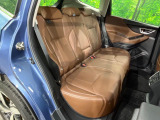 後部座席も気になるようなキズ・汚れやへたり等、大きなダメージはなく、良好な状態です。