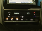 プラズマクラスター付き・オートエアコンがついてますので、簡単操作で快適に過ごせます。リア熱線のスイッチの中に、雪道に対応したサイドミラーヒーターも入っています。
