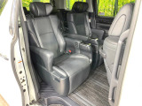 後部座席も気になるようなキズ・汚れやへたり等、大きなダメージはなく、良好な状態です。
