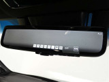 デジタルインナーミラー付き。後方視野角が広く、後席に同乗者がいても後方を確認しやすく安心です。