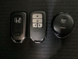 スマートキー付きですからドアロックの開閉およびエンジンスタートが楽々です。電動スライドドアの開け閉めもボタンで操作できます。加えて、純正リモコンエンジンスターター用の操作キーもついています。