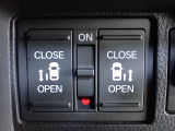運転席からもスライドドアをボタン操作でスピーディーに開閉できます!またスマートキーでも操作できるので便利です。