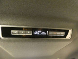 後部座席にもオートエアコン装備ですから車内は、とっても快適です。