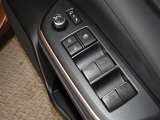 電動格納式ドアミラー・パワーウインドウを装備しています。