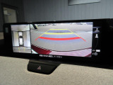 360&deg;ビューモニターを搭載しています。パーキングセンサーと合せてお使いいただくことで、安全、安心にお車の取り回しを行っていただけます。