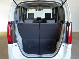 4名乗車時の荷室です