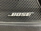 【BOSEサウンドシステム】メーカーオプションの高品位サウンドシステムを搭載。専用のチューニングが施された大小様々なスピーカーから良質なサウンドが奏でられ、臨場感あふれる音響空間を演出します。
