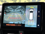 【パノラミックビューモニター】専用のカメラにより、上から見下ろしたような視点で360度クルマの周囲を確認することができます☆死角部分も確認しやすく、狭い場所での切り返しや駐車もスムーズに行えます。