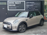 MINI COOPER  3ドア ルーフトップグレー/ブラックルーフが入荷!男女問わず人気の色合いで、ドライブレコーダーなどの安全装備も搭載済み!初めての車や、ご夫婦のみで小さな車が良いという方にもぴったりです!