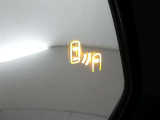 &rdquo;隣の車線を走る車両をレーダーで検知し、ドアミラーでは確認しにくい後側方エリアに存在する車両に加えて、急接近してくる車両も検知します。車両を検知するとドアミラーに搭載されたLEDインジケーターが点灯