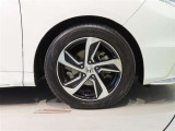 純正のアルミホイール装着車です。タイヤサイズは