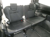 3列目にお乗りの方も比較的スペースが広いので快適にドライブを楽しめますよ♪