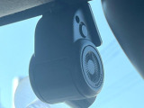 【ドライブレコーダー】ドライブレコーダー装備!走行中はもちろん、あおり運転や事故に遭遇した際、映像で記録し、万一のリスクに備えます。※記録用SDカードはお客様ご自身でご準備いただく必要があります。