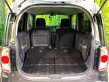 後席を格納すると、これだけの広さが!シーンに合わせたシートアレンジで、大きな荷物も積むことが出来ます♪