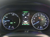 とっても見やすいメーターです。夜間時はラグジュアリーな気分にさせてくれる照明が魅力ですので、夜のドライブも楽しみになりますよ♪
