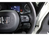 Hondaセンシングの機能のひとつ、アダプティブクルーズコントロール付!アクセルから足を離しても設定したスピードと前車との車間を保ち走行してくれます!車線維持もアシスト☆高速道路で疲労軽減ですね☆