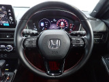 ハンドル左側にはオーディオ操作が出来るオーディオリモートコントロールスイッチ、右側にはHonda SENSINGとオートクルーズコントロールのスイッチを装備!