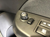 【電動格納ミラー】サイドミラーは電動格納式となっており、狭い駐車場でもキズがつくリスクを抑えられます。