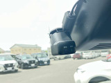日産純正ドライブレコーダはオールインワンタイプ、フルハイビジョン録画対応で高精細な映像を記録できます。記録した映像は、ナビゲーションでその場で確認できます。