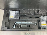 パンク修理剤とエアーコンプレッサーと車載工具も完備!!