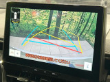 【バックカメラ】駐車時に後方がリアルタイム映像で確認できます。大型商業施設や立体駐車場での駐車時や、夜間のバック時に大活躍!運転スキルに関わらず、今や必須となった装備のひとつです!