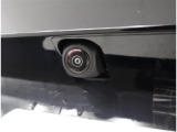 バックカメラが付いているので後方確認が非常にしやすいです。今や運転初心者も熟練者も必須装備!ついていて損はないですね♪