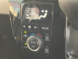 オートエアコンです。オートのボタンを押してダイヤルで室内温を設定していただくと、風量などが自動で調節され、快適な室内温を保ちます♪