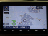 純正ナビを装備。タッチパネル式で使いやすく、お出かけもラクラクです。
