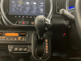 【インパネシフト】シフト操作のしやすいインパネシフトです。足元が広くなりすっきりしますので、大柄な方でも快適に運転ができます。