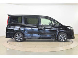 両側パワースライドドア付きだから、狭い駐車スペースなどでの乗り降りラクラク♪小さなお子さまのいるご家庭には嬉しい装備です。