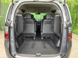 後席を格納すると、これだけの広さが!シーンに合わせたシートアレンジで、大きな荷物も積むことが出来ます♪