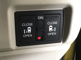 【両側パワースライドドア】両側がパワースライドドアになっており、運転席のスイッチやスマートキーでも開閉が可能です!開口部も広いので乗り降りも楽々♪