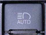 オートマチックハイビームを装備しております。