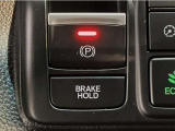 指先の操作でパーキングブレーキの「作動と解除」が行うことができる装備。ブレーキペダルから足を離しても停止し続けてくれるオートブレーキホールド機能。信号待ちなどの際には便利。ECO運転で低燃費走行♪