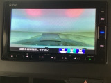 【バックカメラ】運転が苦手な方も車庫入れラクラクです!ギアをリバースに入れれば自動的に切り換わりますので、面倒な操作は不要です♪狭い駐車場もお車を傷つけず安心ですね!
